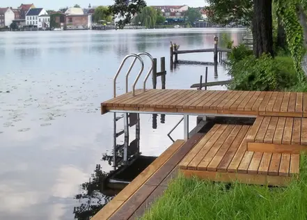 Terasă-ponton salcâm
